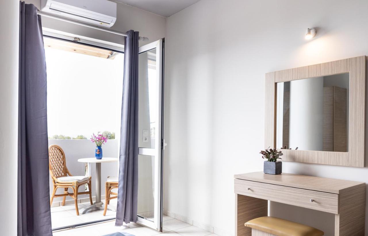 Banana Moon Aparthotel Adelianos Kampos Ngoại thất bức ảnh