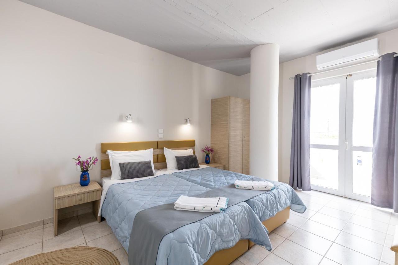 Banana Moon Aparthotel Adelianos Kampos Ngoại thất bức ảnh