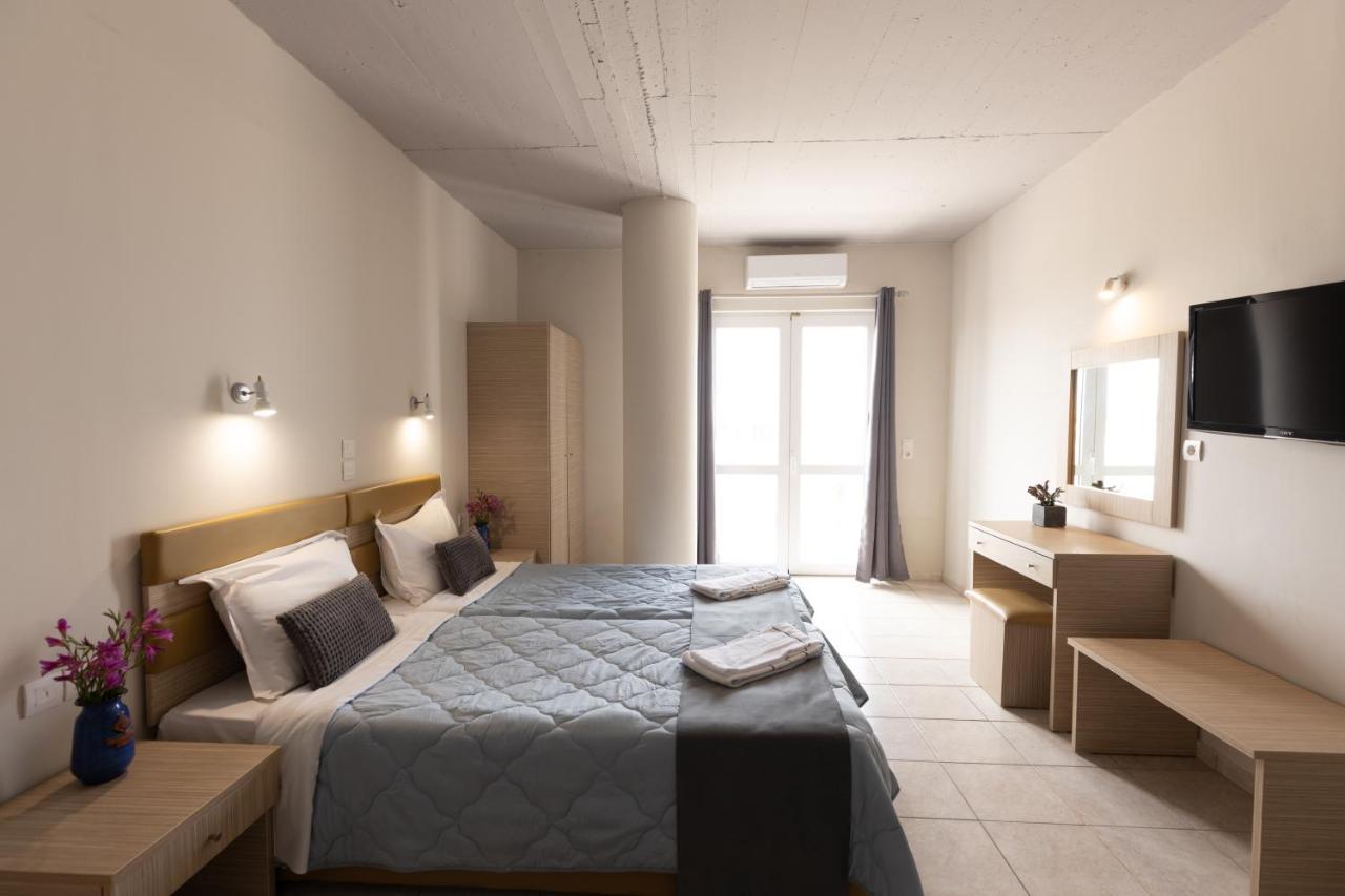Banana Moon Aparthotel Adelianos Kampos Ngoại thất bức ảnh